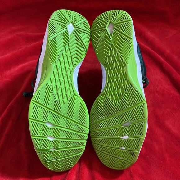 Nike Zoom Hyperquickness GRFX Basketball Shoes in Green main image 5